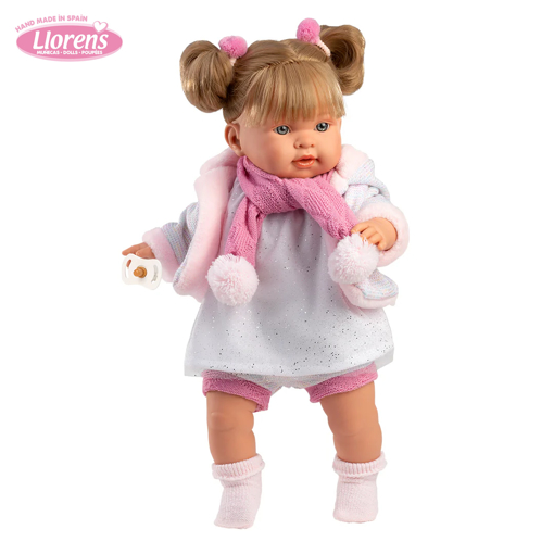 Слика на Кукла АЛЕКСАНДРА со руса коса и фустанче со светки, 42 cm (плаче, вели мама и папа)  – Llorens Dolls