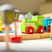 Слика на Дрвен железнички сет „ Во Град и на Село“ 91 елемент – Town & Country Train Set – Bigjigs Toys