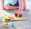 Слика на Комплет за игра со момче, куче и 3D книга - Hape